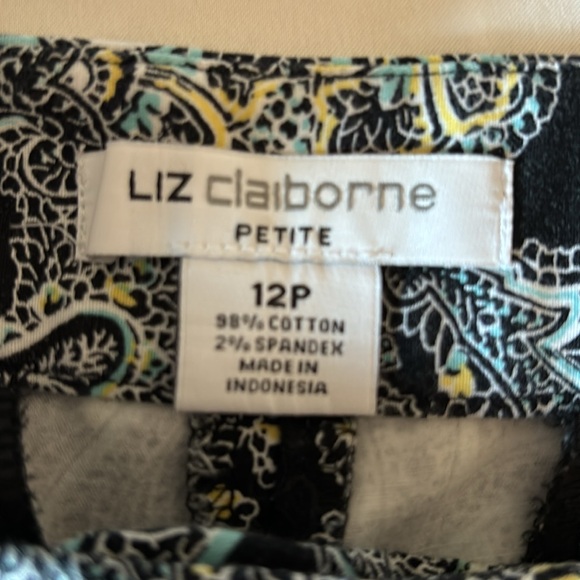 Liz Claiborne Capri Pants. 12P - Picture 4 of 4
